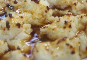 Receita de Manjar de fubá de arroz com calda de baunilha do cerrado