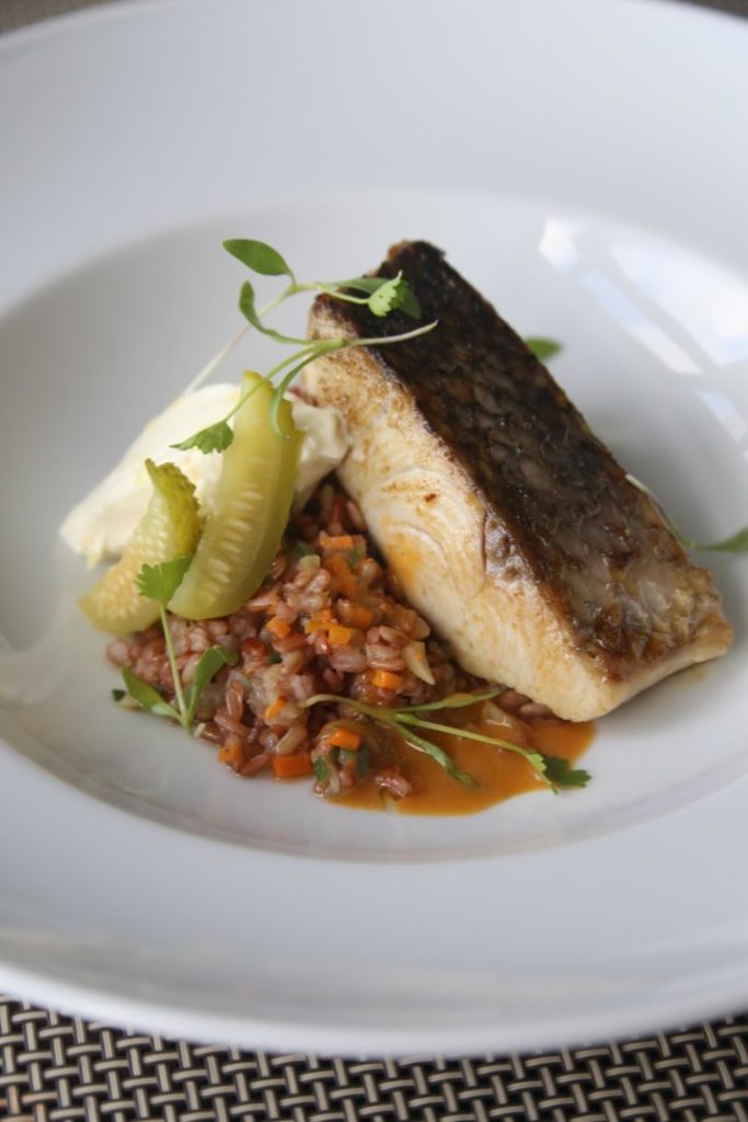 Receita de Pescada Amarela com arroz vermelho e mascarpone de cabra