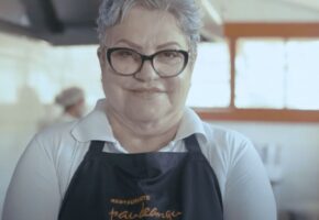 Chef Leonidia Bezerra ensina a tirar acidez do molho de tomate