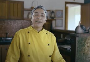 Chef Skarlat Úrsula ensina a arear a panela