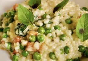 Receita de Arroz Cremoso com Ervilha e Queijo Minas