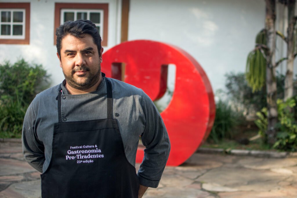 Brasa e Lenha: Panceta à pururuca com redução de melado e goiabada com João Lombardi