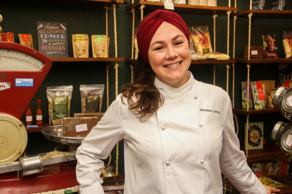 Brasa e Lenha: carne de lata com mandioca cozida e conserva de cagaita com Mariana Gontijo