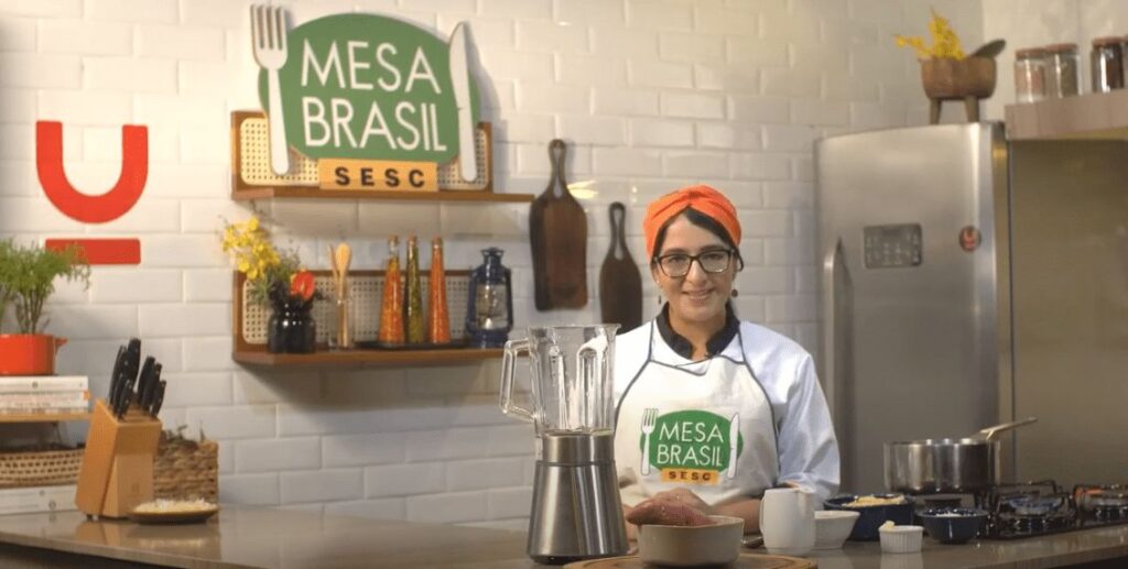 Flaviana de Lourdes, do MESA BRASIL SESC, ensina a receita de beijinho doce
