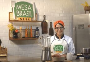 Flaviana de Lourdes, do MESA BRASIL SESC, ensina a receita de beijinho doce