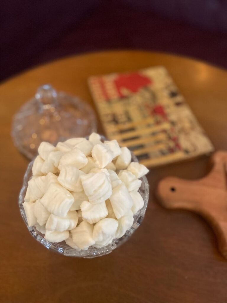 Que sabor tem sua saudade? A da Cris tem sabor de bala delícia