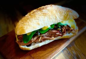 Receita de Sanduíche de pão ciabatta caseiro com Pulled Pork